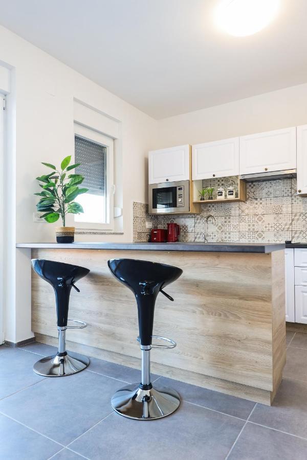 1Oak Rentals Vir Esterno foto