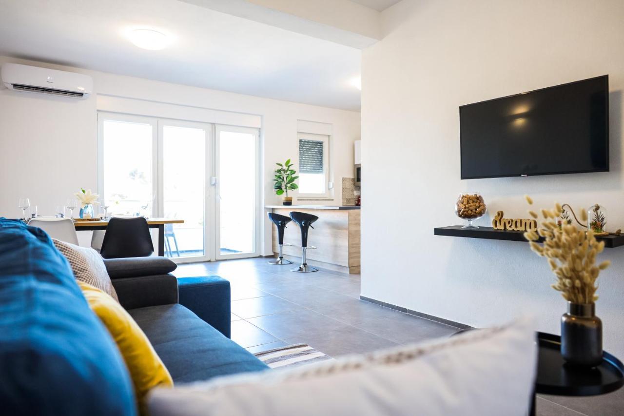 1Oak Rentals Vir Esterno foto