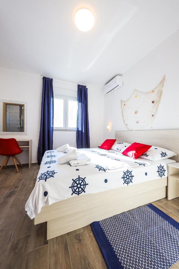 1Oak Rentals Vir Esterno foto