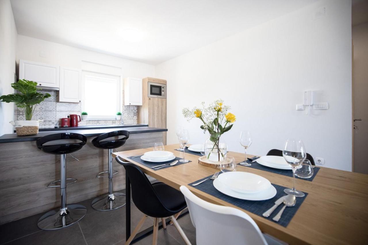 1Oak Rentals Vir Esterno foto